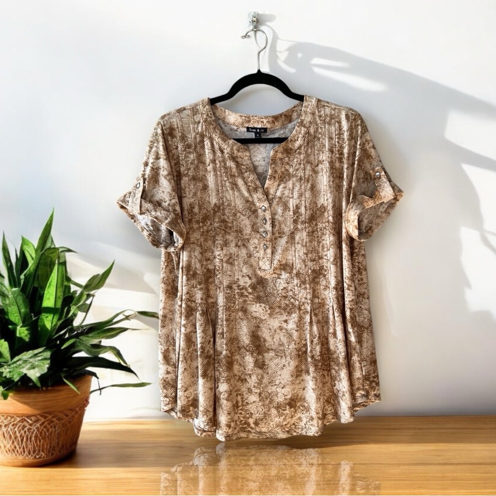 Sami & Jo Brown & Tan Blotchy Floral Print Top with Raised Vine/Leaf Pattern